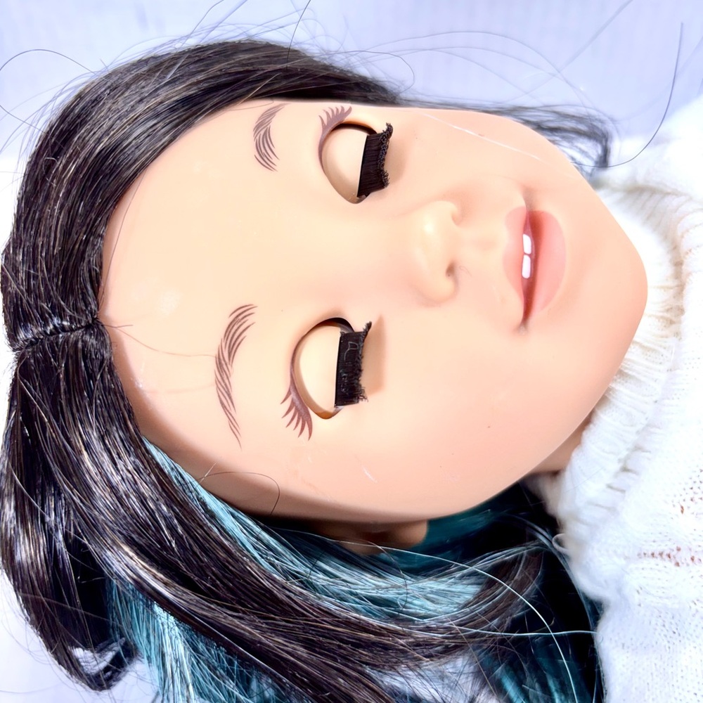 18" American Girl Doll 2017 Corinne Tan Asian Blue/Black Hair - Picture 10 of 11